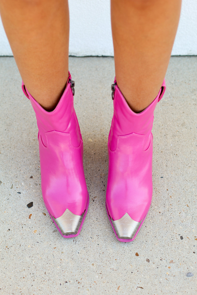 Dakota-01 Boots-Fuchsia