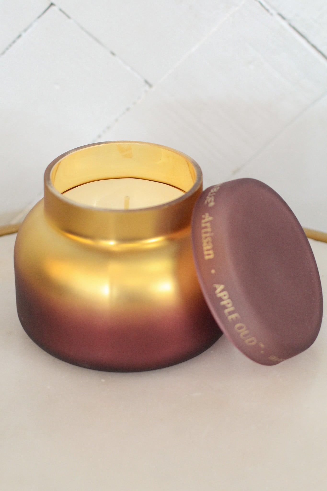 19oz Apple Oud Tuscan Radiance Candle