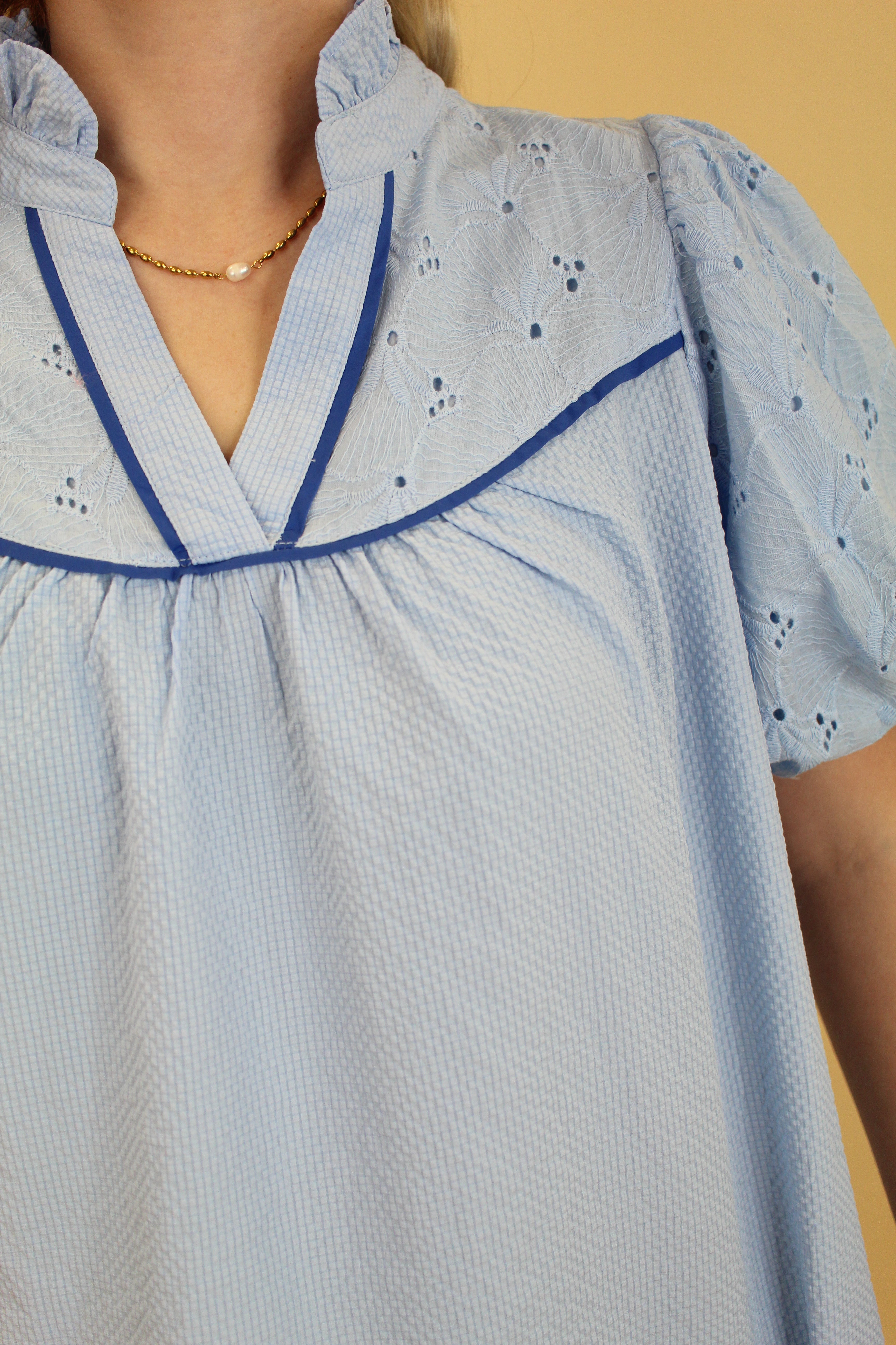 Eyelet Contrast Piping Top